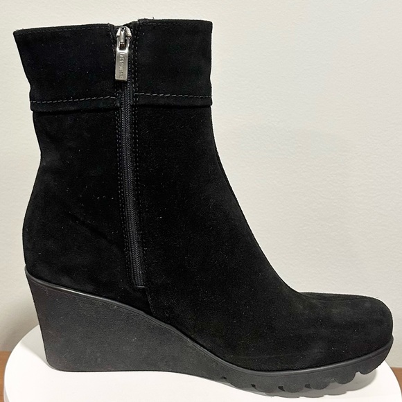 🌹LA CANADIENNE🌹 Begonia Black Suede Bootie Size: 11 - Picture 2 of 12
